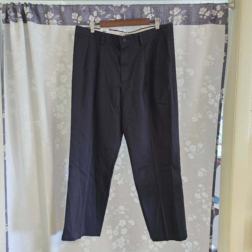 NWT Dockers Easy Khaki Cladsic Fit Pleated Wrinkle-Free Pants, Mens 36x30, Navy - Picture 10 of 16